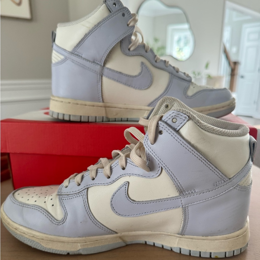 Women’s Nike high top dunks size 8